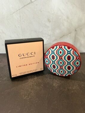 Gucci Limited Edition Cushion de Beauté Compact - Red Geometric
